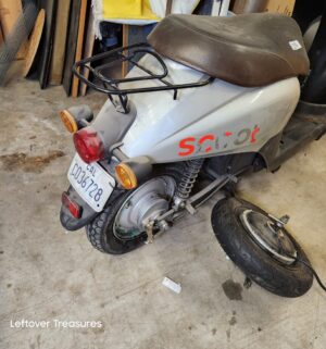 s279- Electric Moped. No charger, no paperwork, no key. 1st auction buyer could not arrange transport. - Image 5