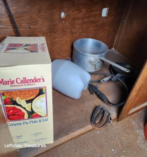 s376- cookware in bottom cabinets - Image 3