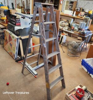 s401- wooden ladder