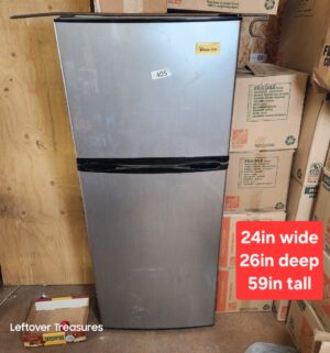 s405- Magic Chef Mini Refrigator. Works/runs