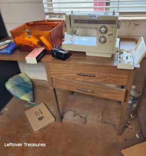s409- kenmore sewing machine w/ accessories