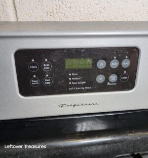 s412- Frigidaire Gas Stove. Fully tested/works - Image 3