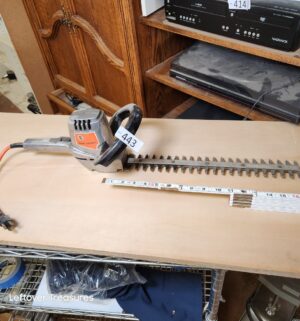 s443- Shrub/Hedge Trimmer, Black & Decker. Tested/works