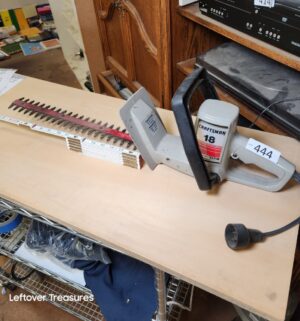 s444- sears hedge trimmer. Works