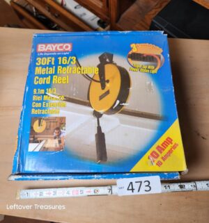 s473- bayco 30ft retractable cord