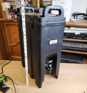 s555- Large Cateraide Dispenser. Appears un-used