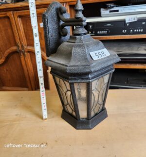 s558- Outdoor light fixture