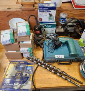 s585- assortment of tools, hardware