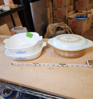 s619- corning ware, Pyrex Butterfly Gold