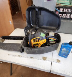 s638- poulan pro 42cc chainsaw. Ran briefly. Oil leaked from bottle
