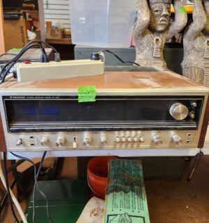 s647- Original Pioneer Stereo Receiver Model SX-1010. Fuse is missing. Does not power on