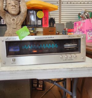 s648- Marantz Model 104. Powers on