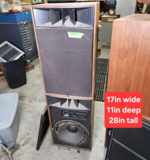 s653- Realistic Mach One Speaker Set