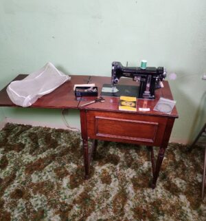 t5- 1950s Necchi BU Nova Italian sewing machine