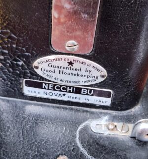 t5- 1950s Necchi BU Nova Italian sewing machine - Image 3
