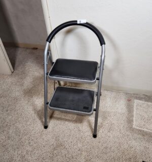 t8- fold up step ladder