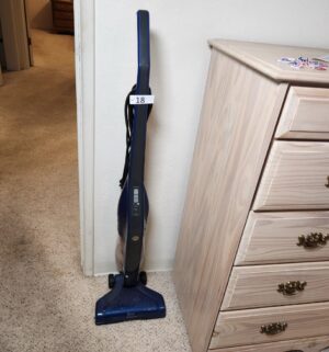 t18- Royal Vacuum. Tested/works