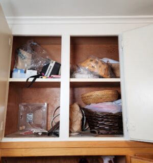 t45- All contents of the cabinets - Image 3