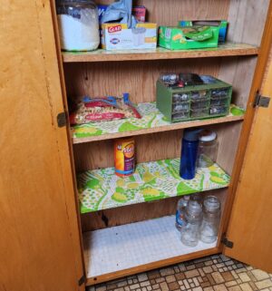 t45- All contents of the cabinets - Image 4