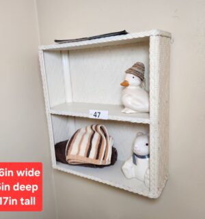 t47- vintage shelf w/ figurines
