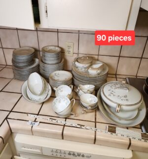 t50- 90 piece Noritake China Dish Set