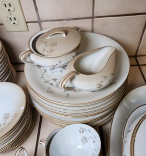 t50- 90 piece Noritake China Dish Set - Image 3