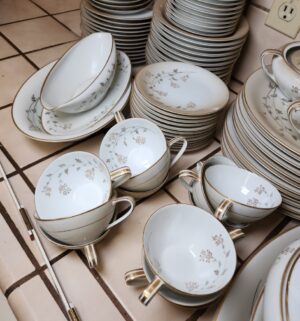 t50- 90 piece Noritake China Dish Set - Image 5