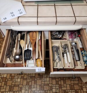 t55- All contents of kitchen drawers