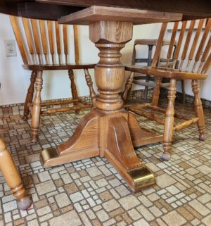 t60- Stunning S. Bent Bros Oak 4 Chair Dining Set. Amazing Condition - Image 4