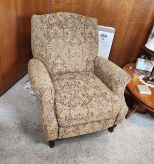 t40- Recliner Arm Chair. Very Good Shape for being used.