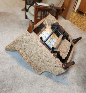 t40- Recliner Arm Chair. Very Good Shape for being used. - Image 4