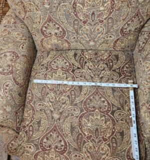 t40- Recliner Arm Chair. Very Good Shape for being used. - Image 6