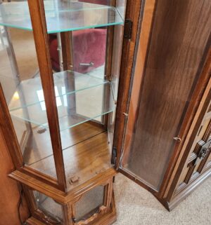 t64- Pulaski Lighted Curio Cabinet - Image 3