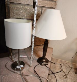 t79- 2 table lamps