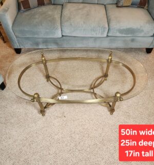 t82- vintage Hollywood Regency style oval brass and glass coffee table