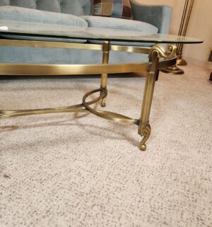 t82- vintage Hollywood Regency style oval brass and glass coffee table - Image 3