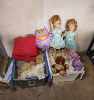 t90- Vintage dolls, knitted blankets and totes