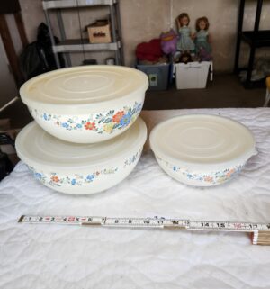 t129- vintage Kobe Kitchen floral enamelware nesting mixing bowls