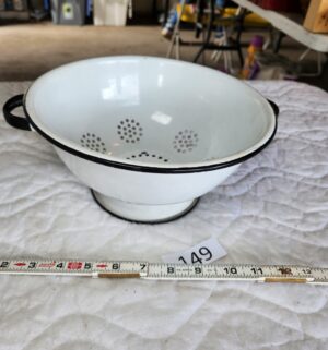 t149- white and black enameled colander