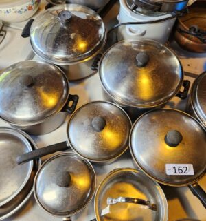 t162- Vintage Lo heet stainless cookware set - Image 3