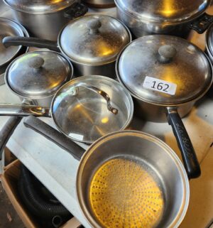 t162- Vintage Lo heet stainless cookware set - Image 4