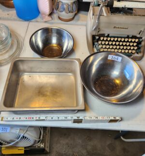 t164- stainless mixing bowls, insert