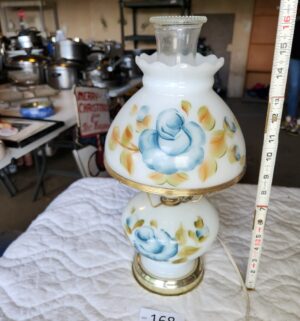 t168- vintage milk glass Gone with the Wind parlor table lamp