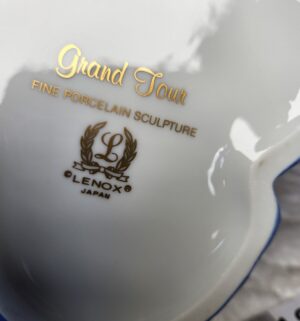 t181- Lenox Grand Tour figurine from the American Fashion Collection - Image 3