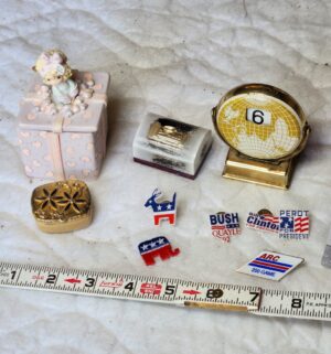 t199- vintage political pin collection, other collectibles