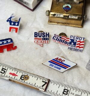 t199- vintage political pin collection, other collectibles - Image 3