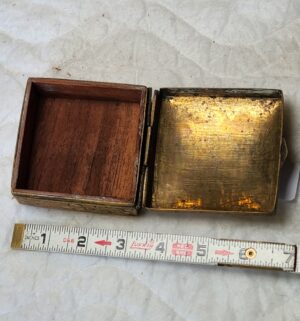 t200- handcrafted etched brass trinket box featuring intricate black floral patterns - Image 3