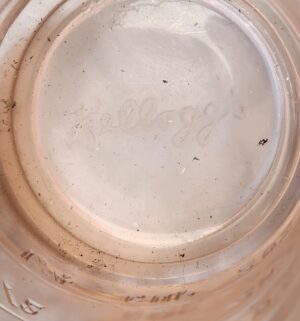 t204- vintage Kelloggs pink depression glass three-spout measuring cup - Image 3