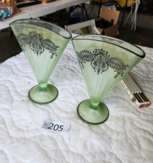 t205- Depression Glass Fan Vase. Silver Rim. Amazing Condition - Image 4