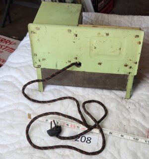 t208- 1930s Kingston Products Little Lady toy electric stove - Image 3